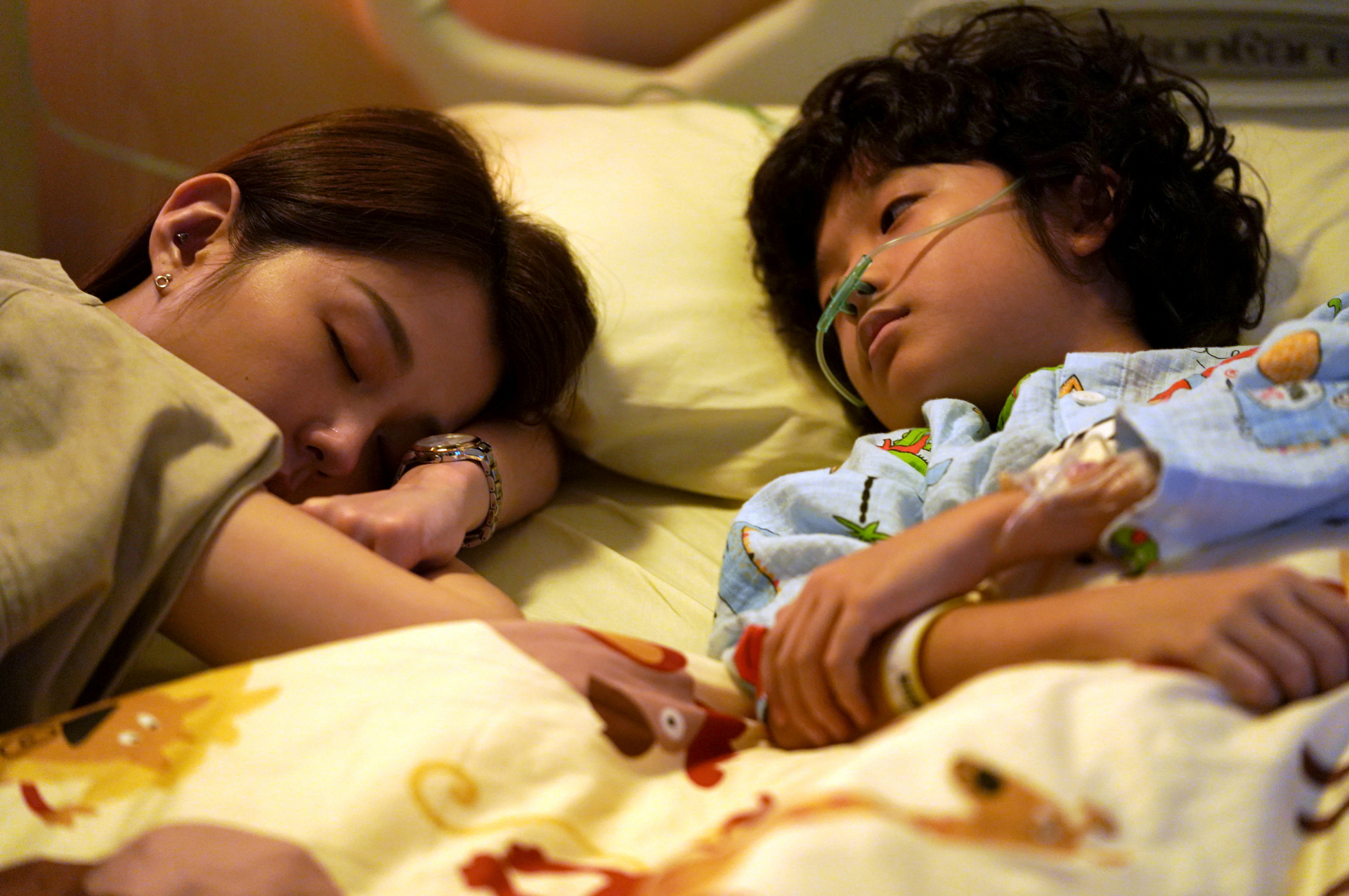 (左)邵雨薇(右)白潤音兩位在Netflix飾演母子