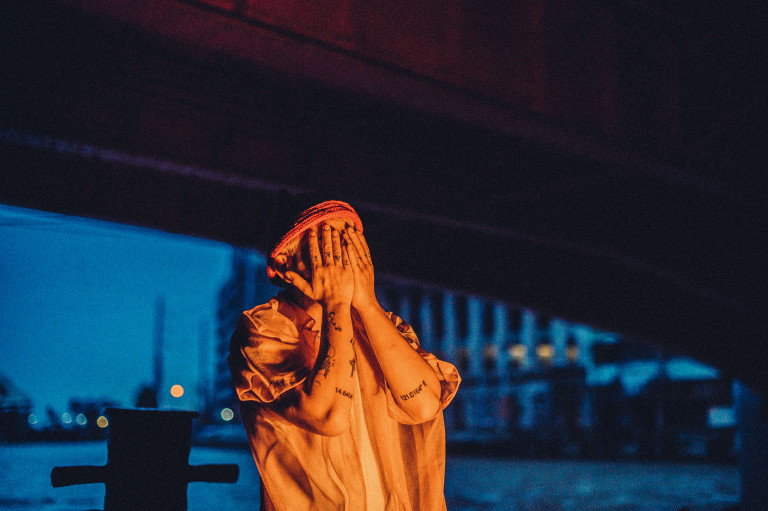 與The 1975合作開啟音樂路， No Rome 首張正式專輯《It’s All Smiles》 12月3日發行