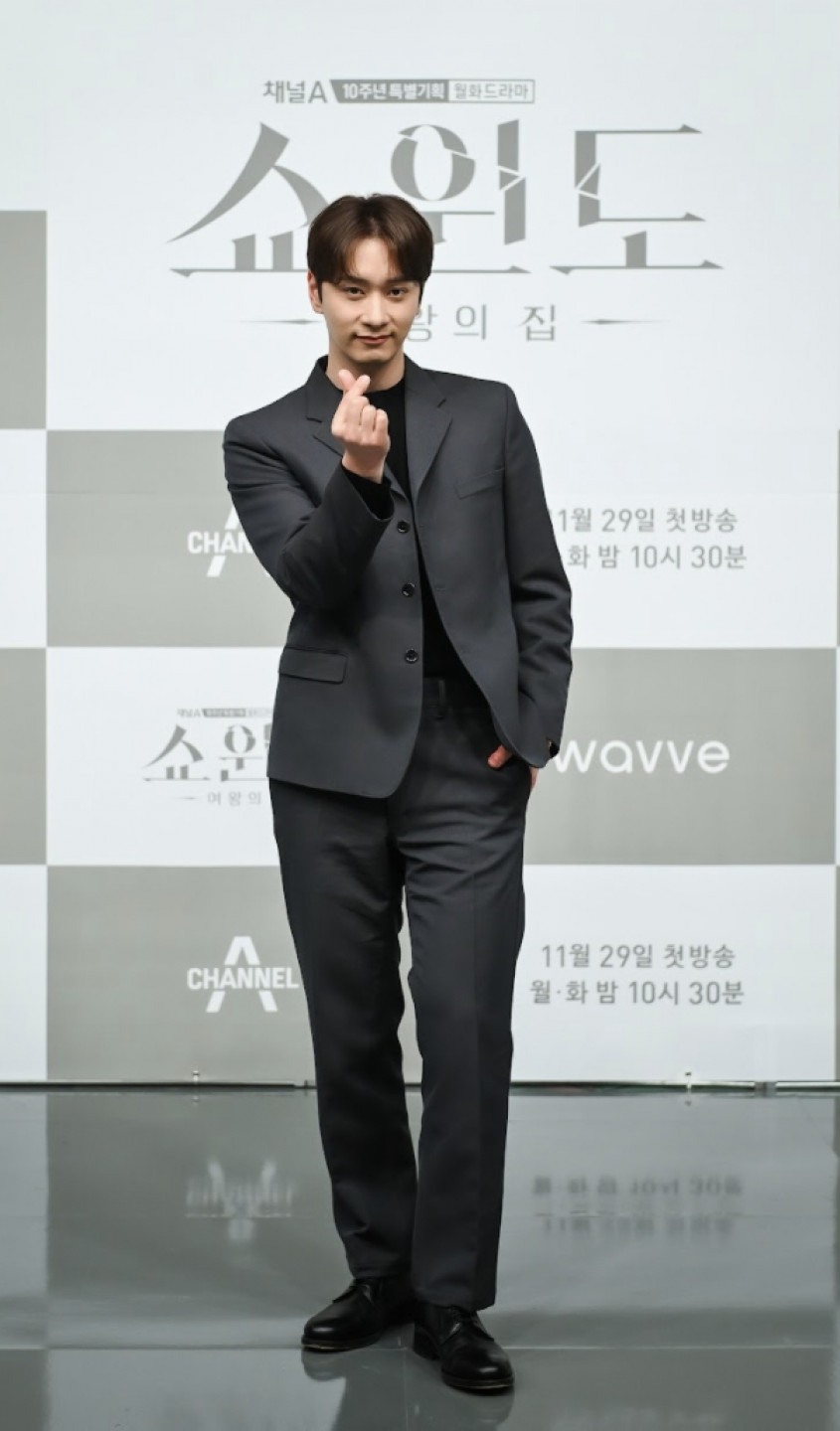 黃燦盛飾演韓正元