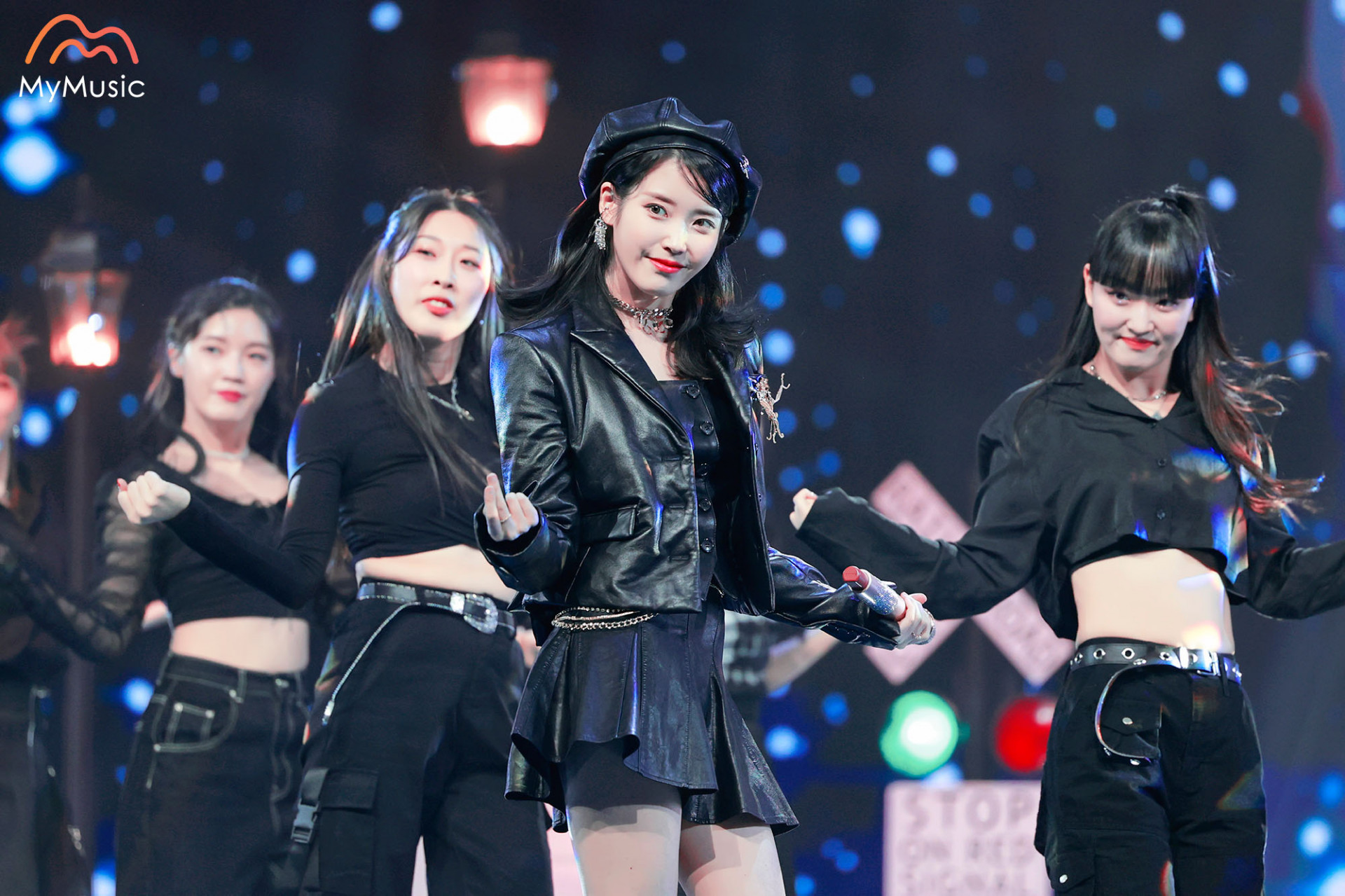 IU包辦年度專輯、年度藝人兩大獎