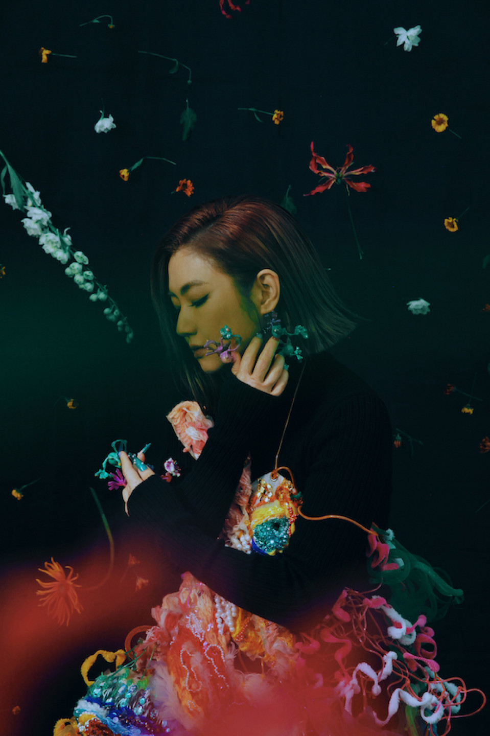 經過了疫情洗禮沉澱,Selina學會了用更溫柔的方式去看待事情,不在乎外界的眼光評價,理解與接納自己獨有的美