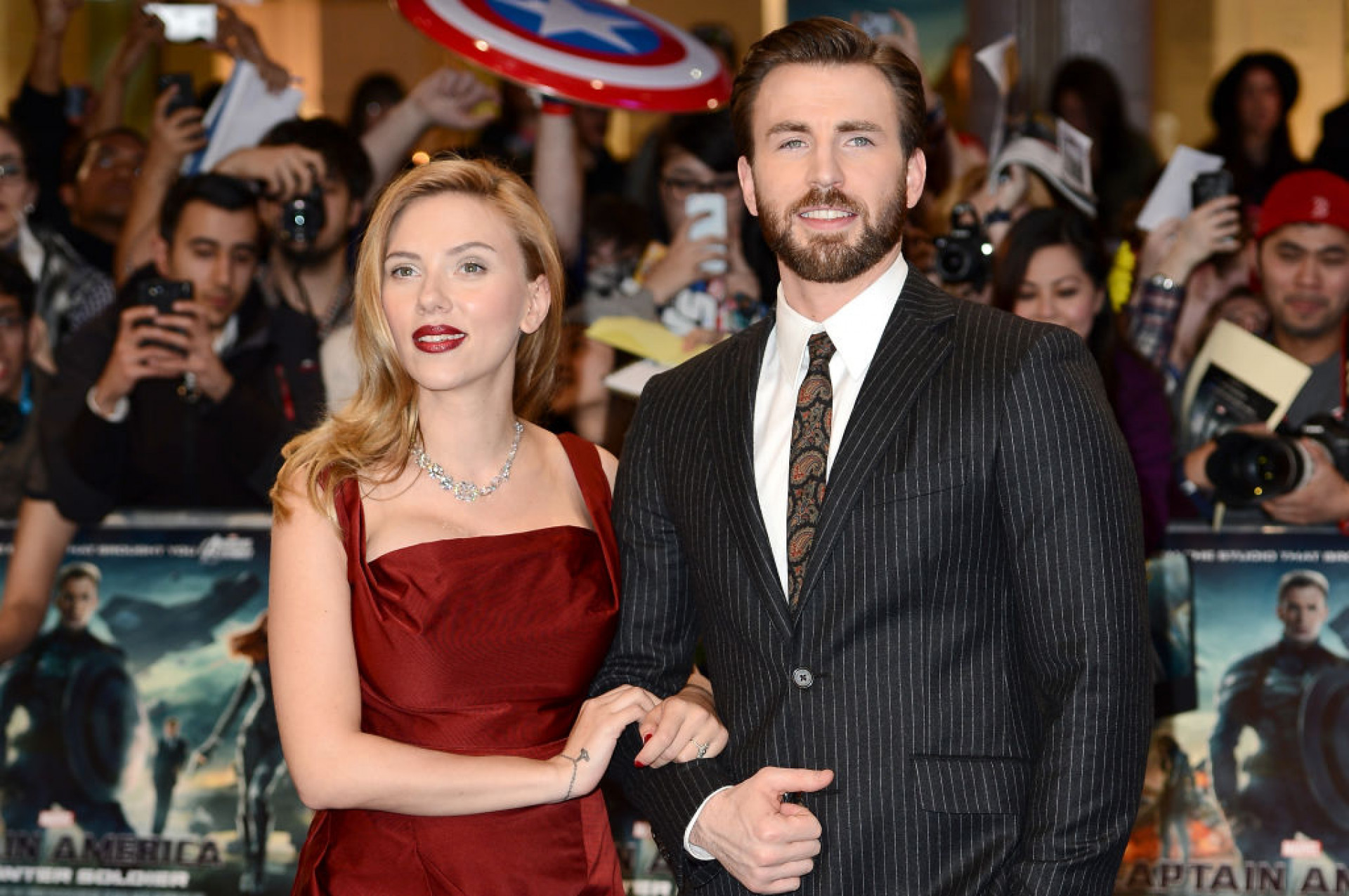 Scarlett-Johansson-and-Chris-Evans-on-March-20-2014-at-the-premiere-of-Captain-America-The-Winter-Soldier