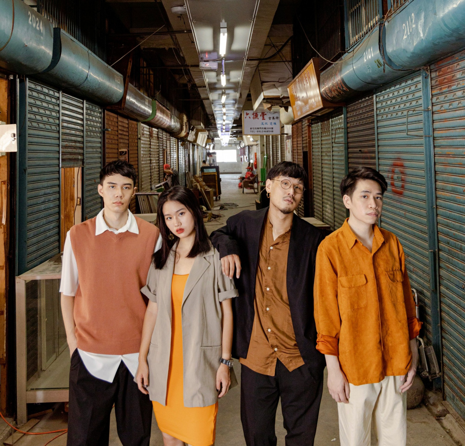 庸俗救星宣傳照2(左起鼓手允祈、主唱家耘、貝斯手晧宇、吉他手阿雷)