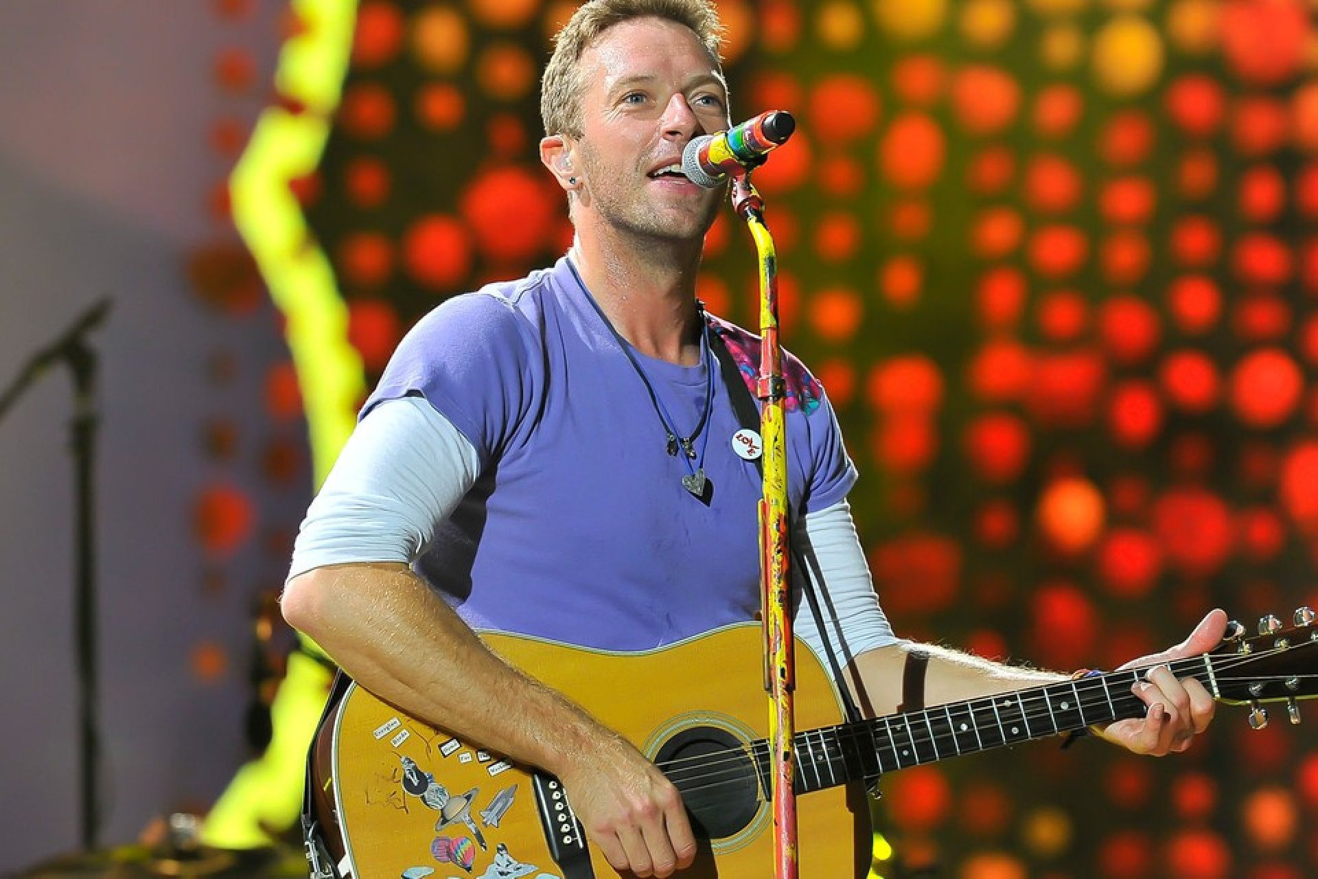 https___hk.hypebeast.com_files_2021_12_chris-martin-coldplay-stop-making-music-after-2025-announcement-0
