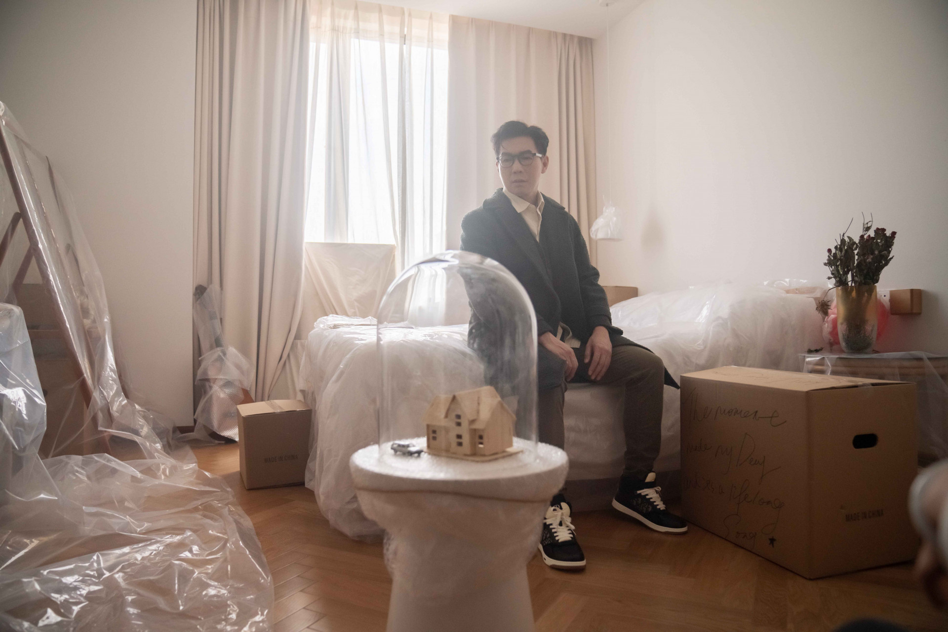 品冠拍攝新歌MV,情感投射想念的大馬家人,哽咽落淚(照片提供:種子音樂)