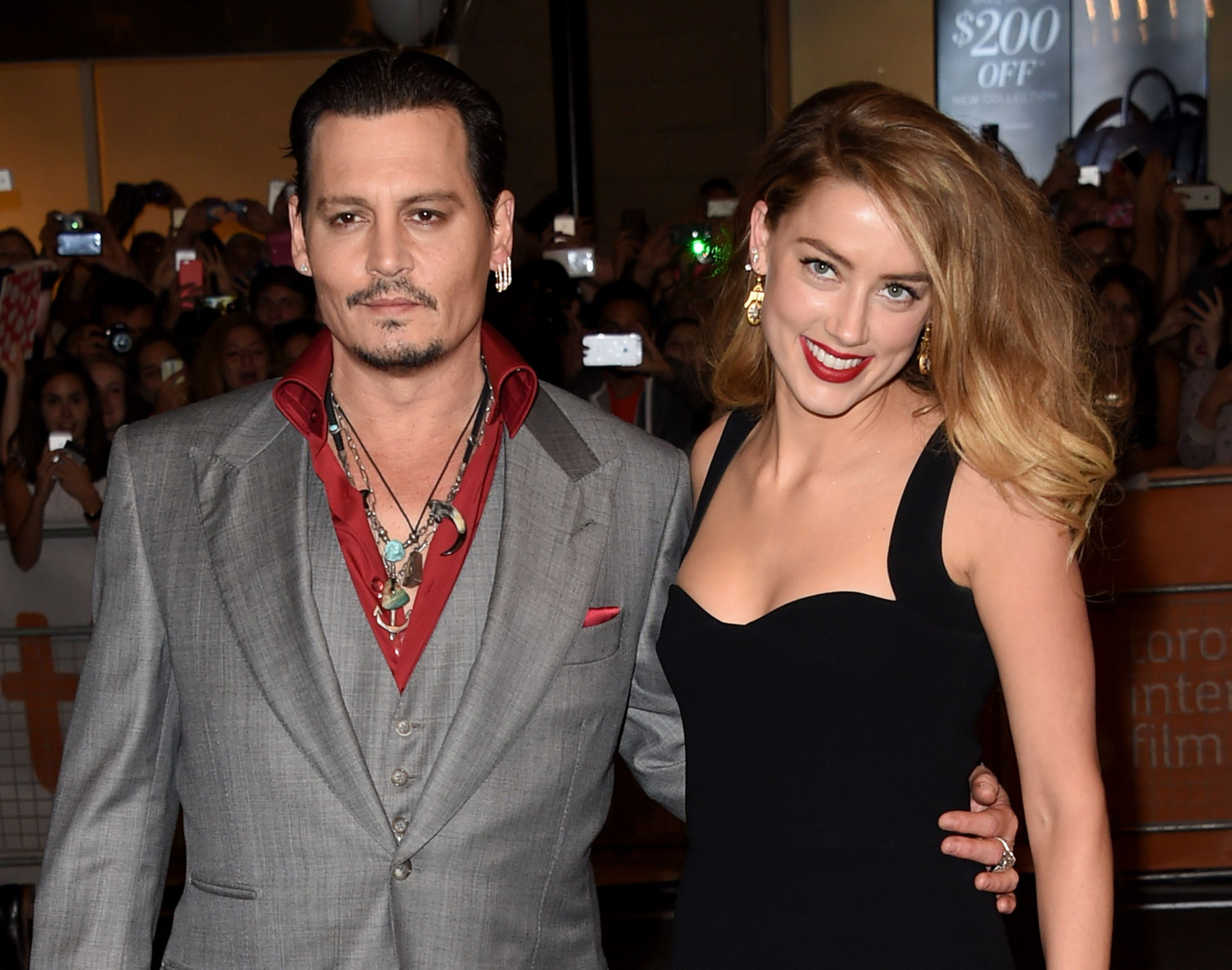 actor-johnny-depp-and-actress-amber-heard-attend-the-black-news-photo-1587961209