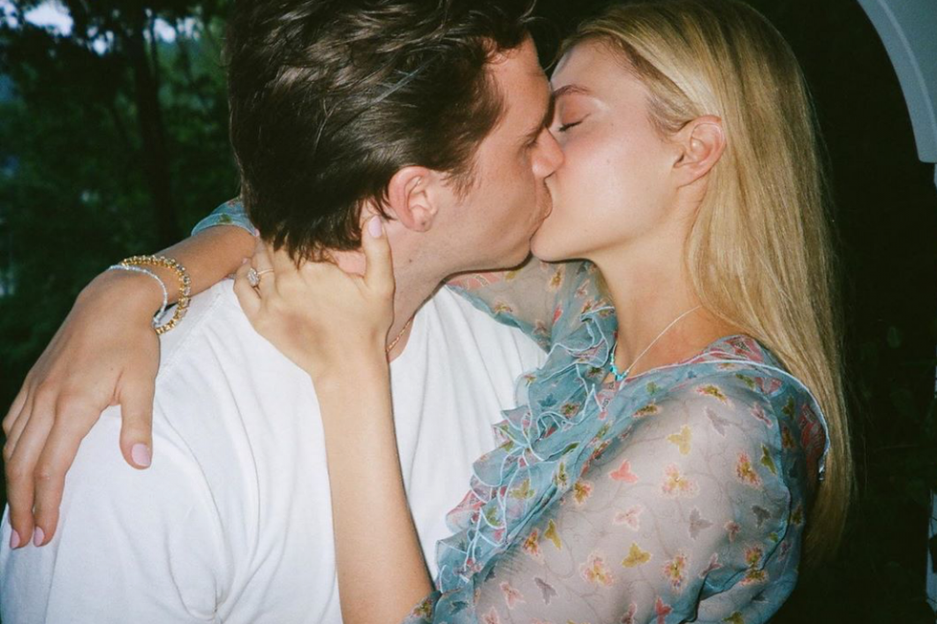 s-6881283-1596015662