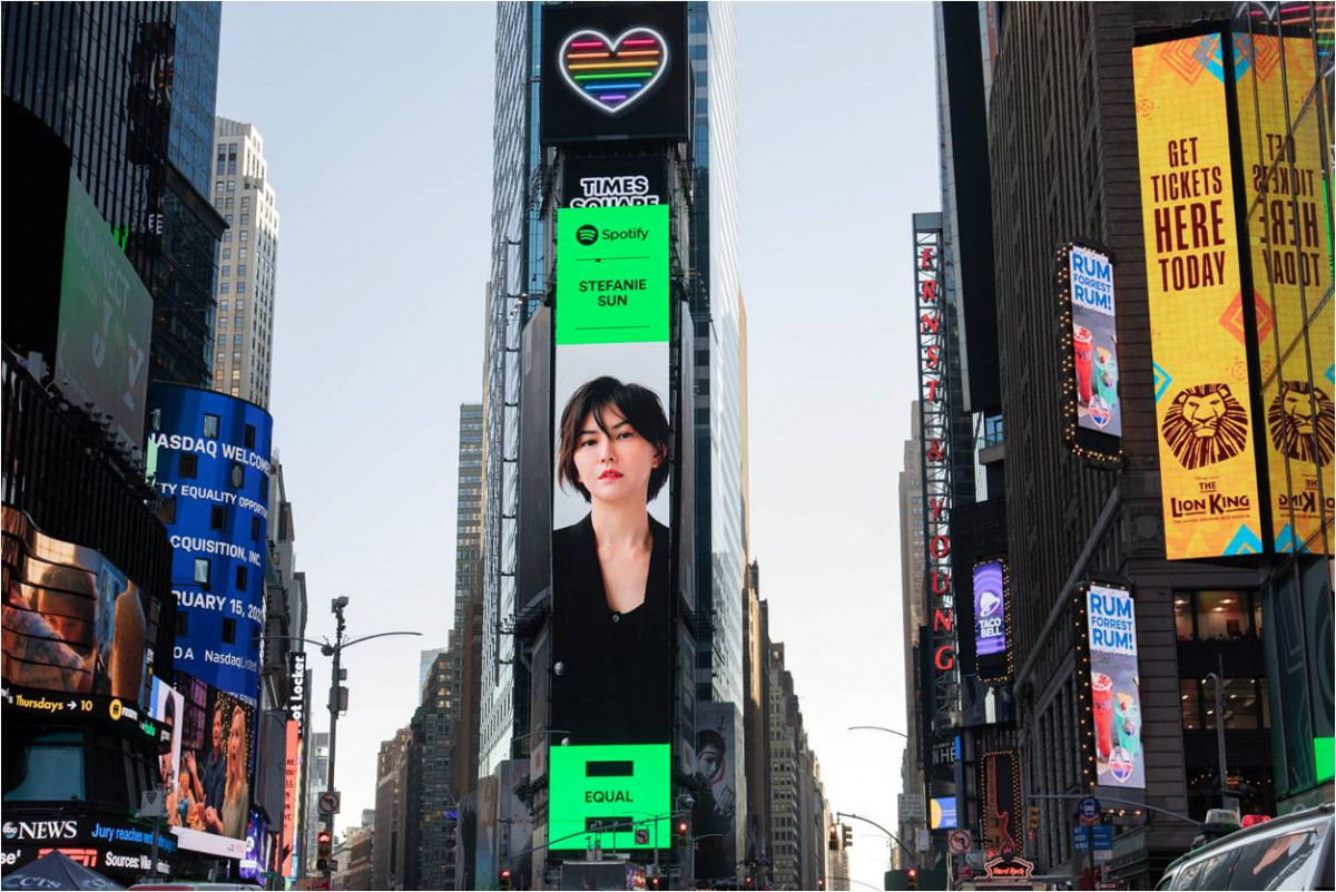 「願我們繼續優雅地堅持最好的自己！」天后孫燕姿登紐約時代廣場巨幕