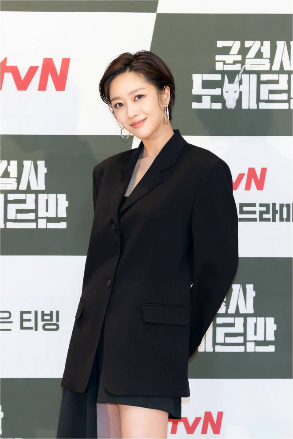 曹寶兒飾演車友仁