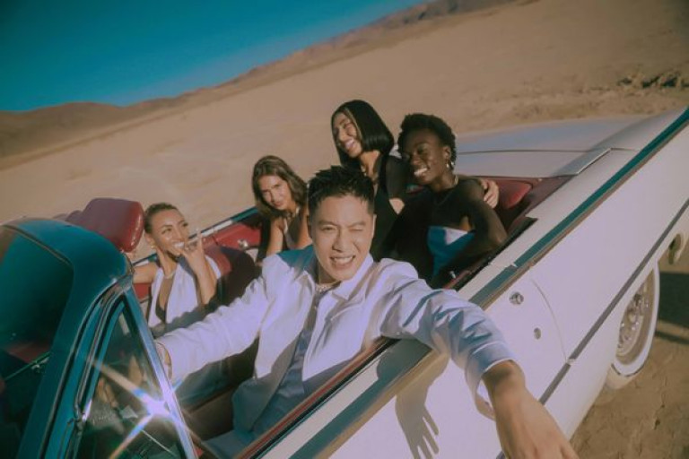 周湯豪遠赴美國沙漠秘境取景！狂曬12小時「膚色秒黑3色階」