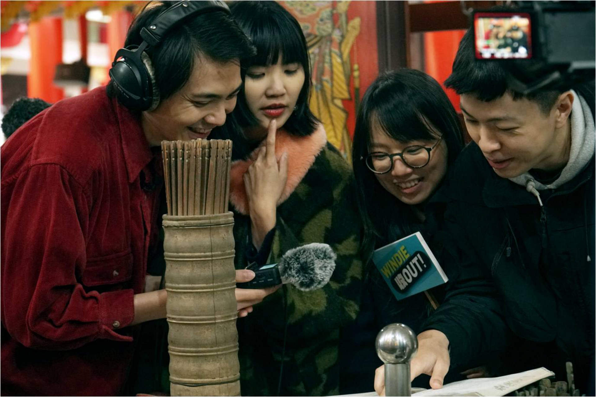 大象體操到台灣在地特色廟宇採集聲響,並重新混製出一首全新面貌的作品。