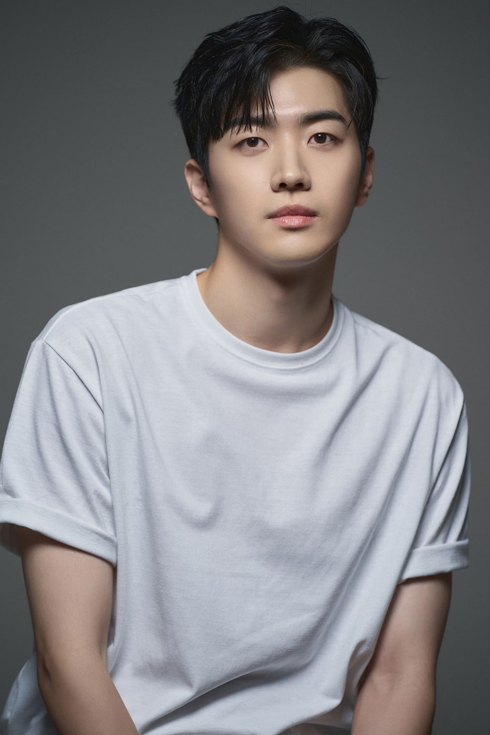 姜勳飾演鄭仁圭