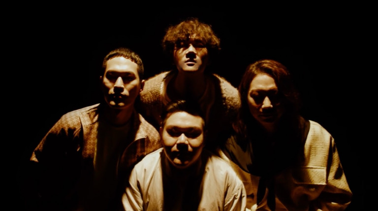 宇宙人〈自己來〉攜「違法」拍MV ，神還原經典Pose致敬皇后合唱團