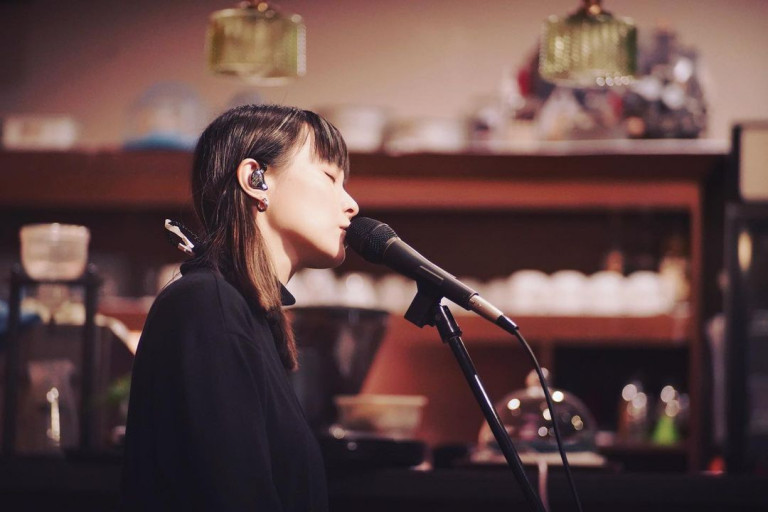 【專訪】用《水逆》演示溝通障礙：鄭宜農：「若我是個舞台，每個人都可以盡情表演。」