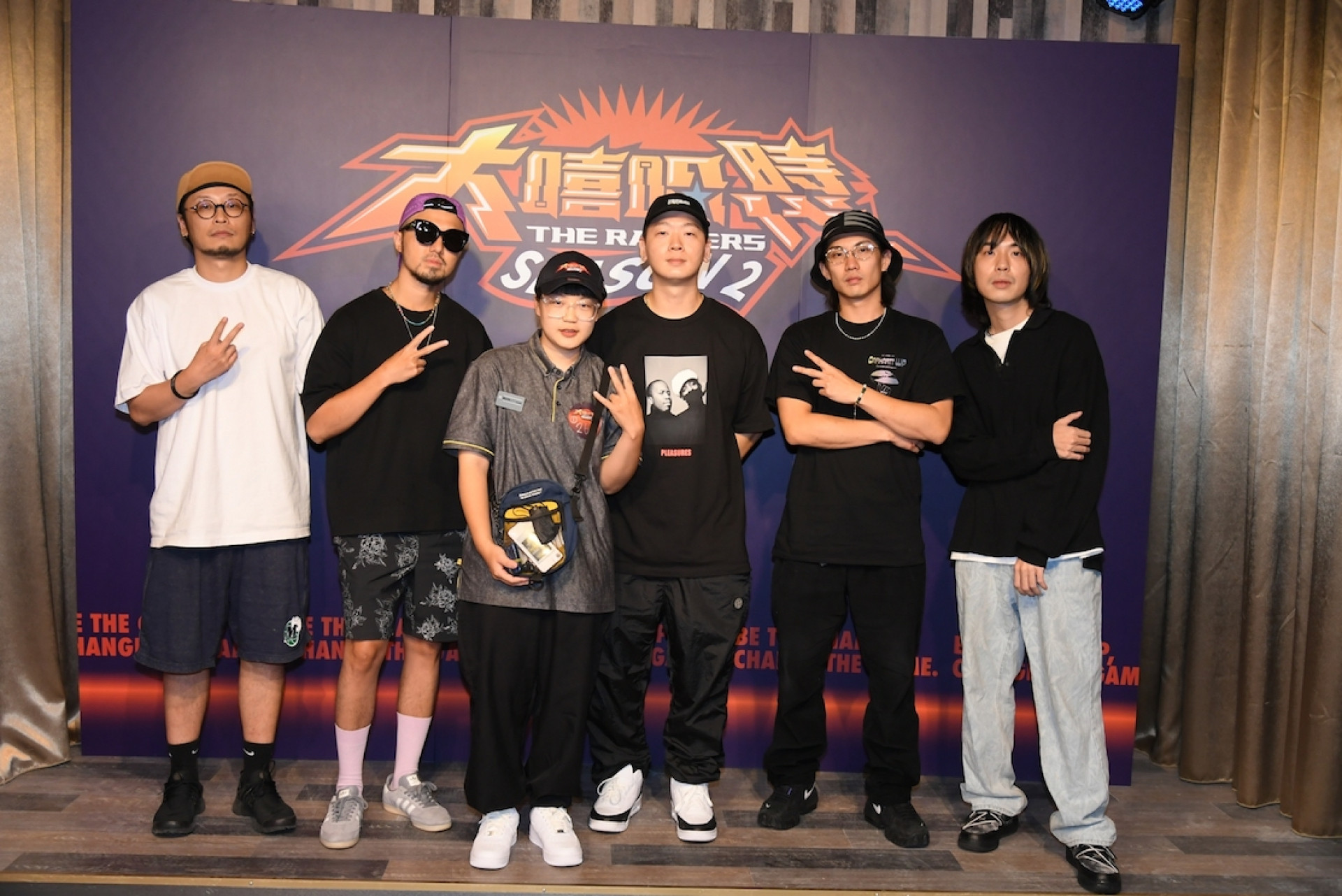 _保證入棚的Forty（中）與評審群