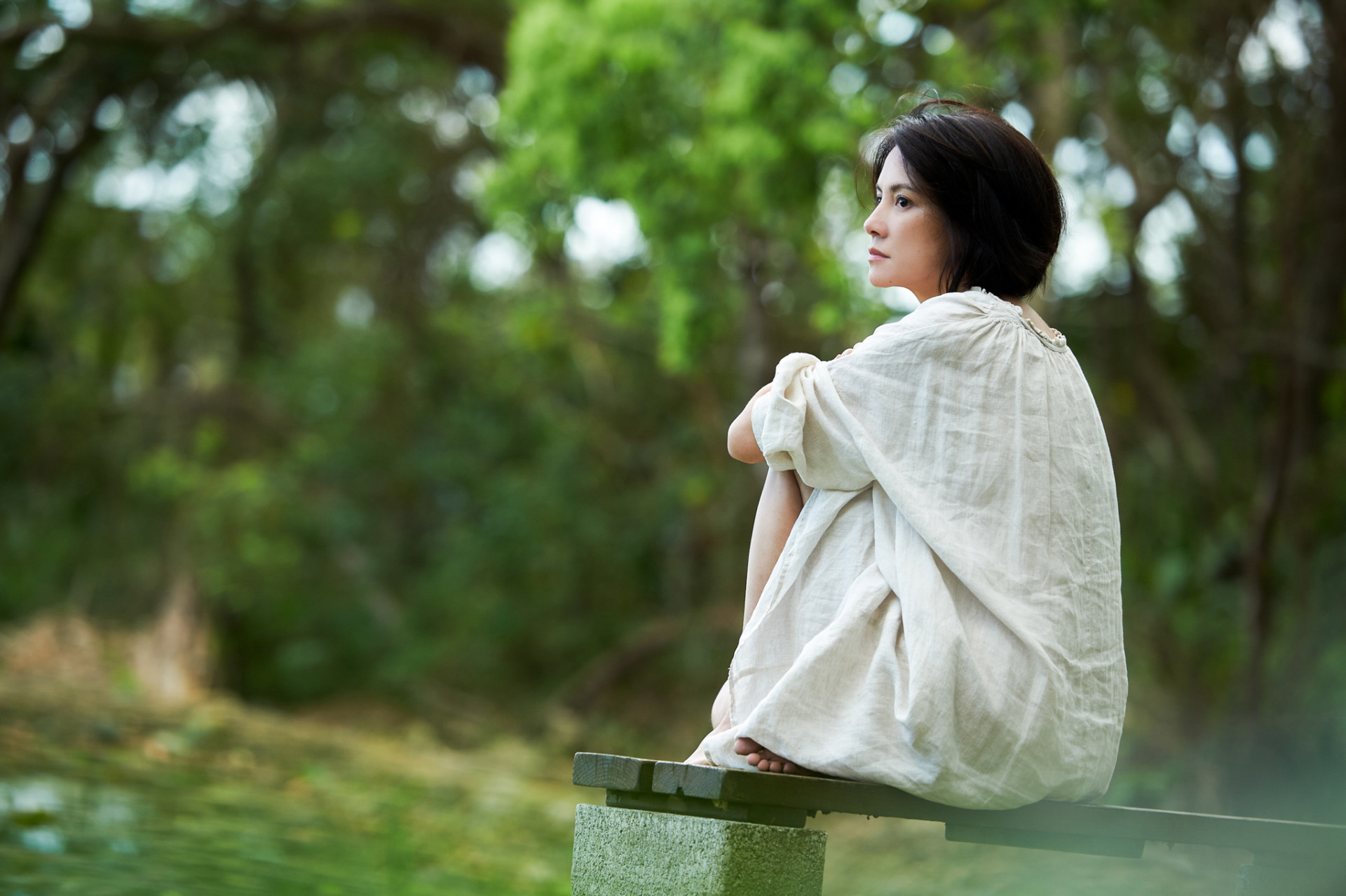 李心潔拍攝〈盛開〉MV。(滾石唱片提供)