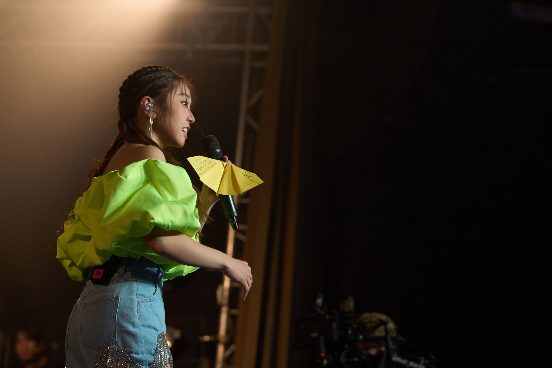 將所有忐忑都摺成一架紙飛機 循著艾薇溫柔聲線飛向夢想之地