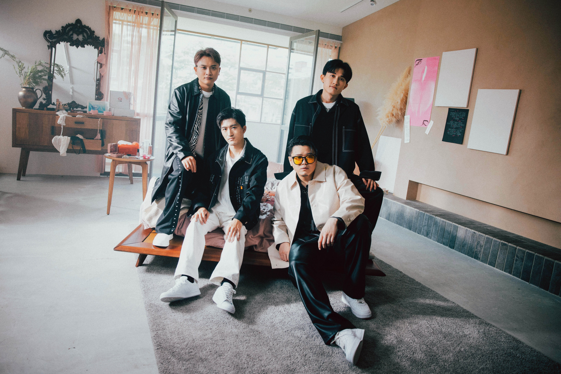 首波單曲〈愛做的事〉目前已在各大數位音樂平台全網上線