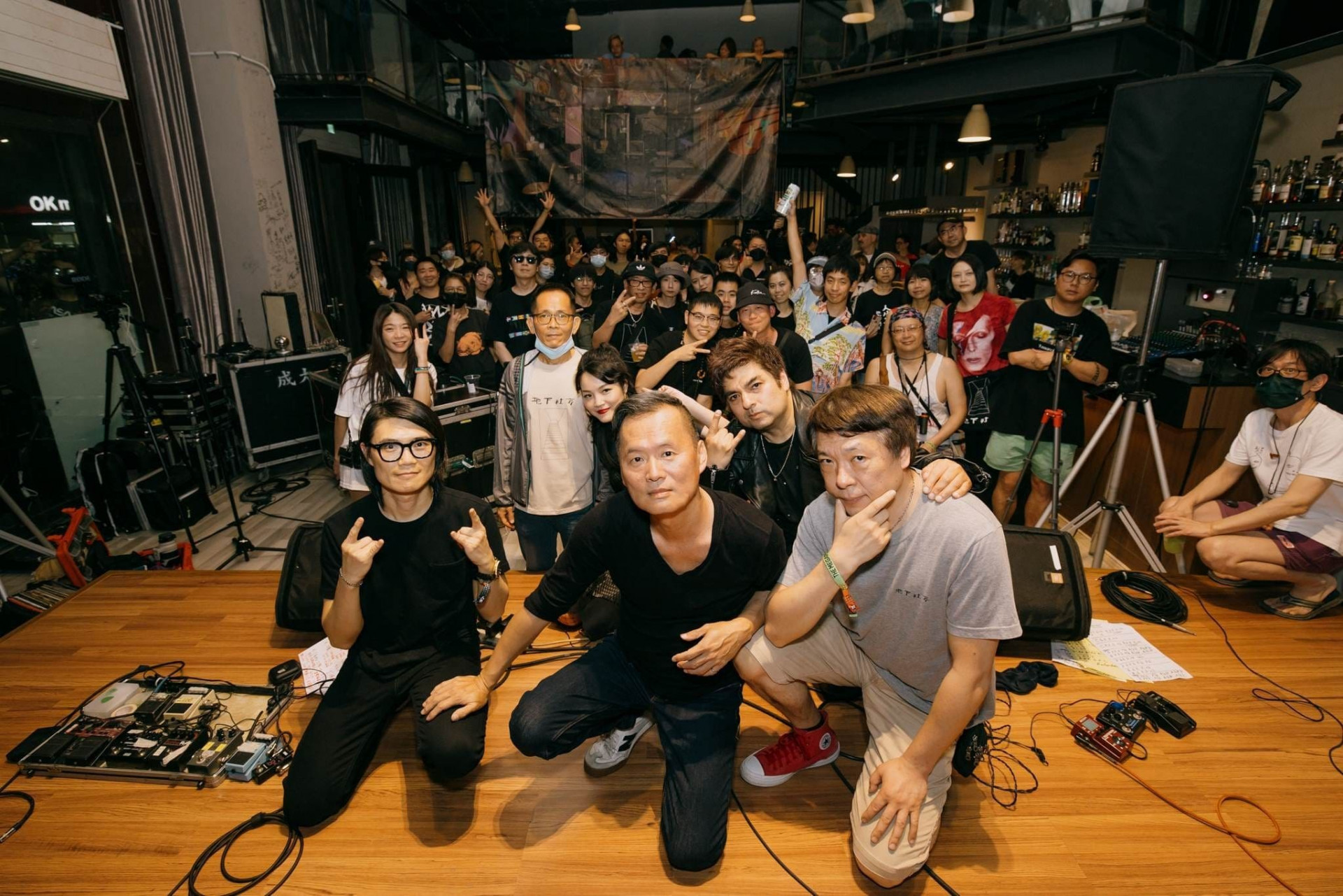 05 由傳奇樂團骨肉皮帶領歌迷重回往日時光