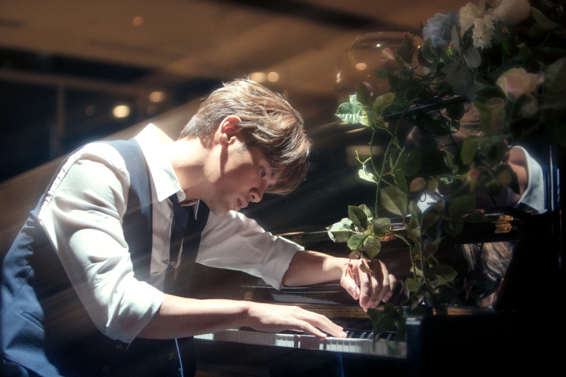 陳零九飾演飯店經理2。(滾石唱片提供) 2