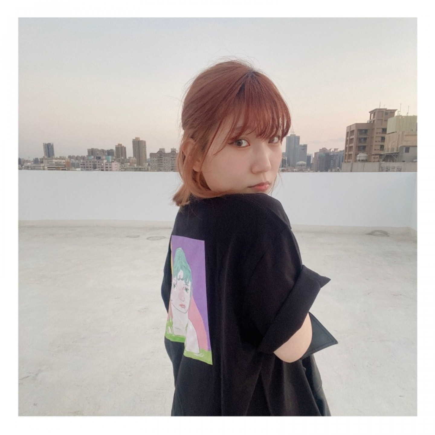 格式塔少女也獻上專屬團T