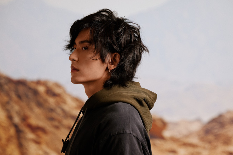 張哲瀚推出首張實體專輯《深藍者》 預購衝破45000張 親自經營社群 嘆：無法一個一個回應，但真的都有讀進心裡