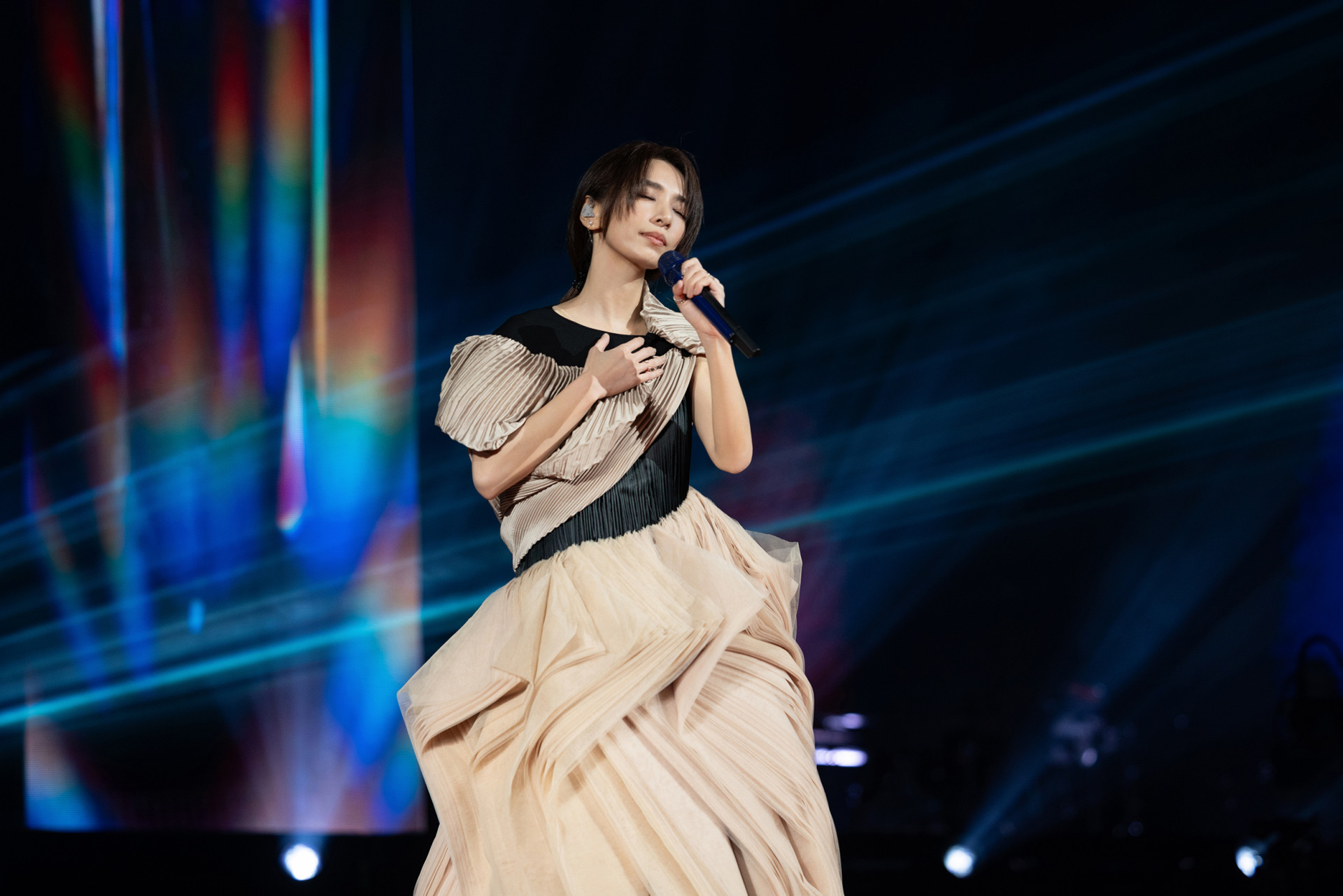 田馥甄首唱6分多鐘新歌《乘著無人光影的遠行》