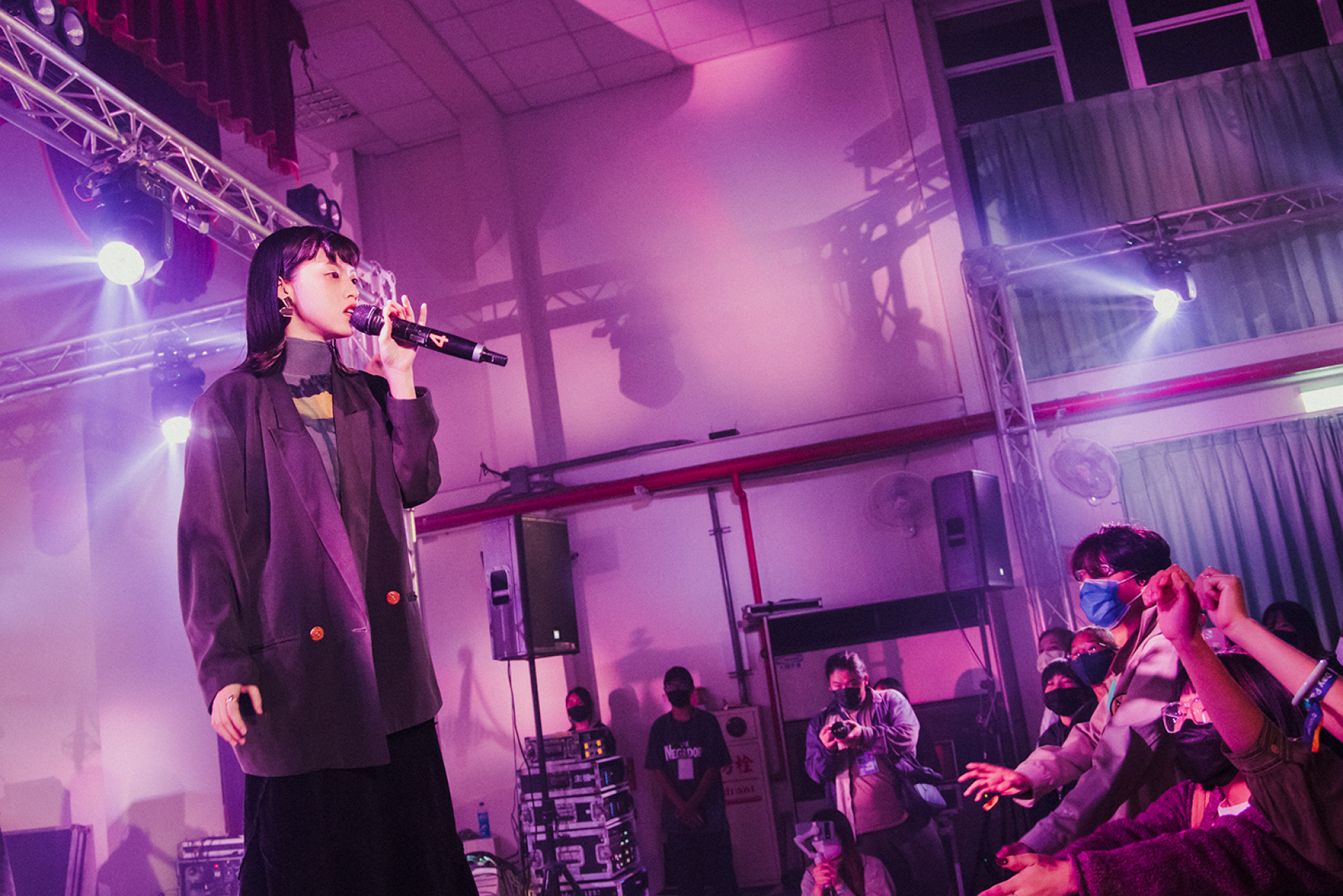 特別邀請問題總部主唱丁佳慧擔任嘉賓