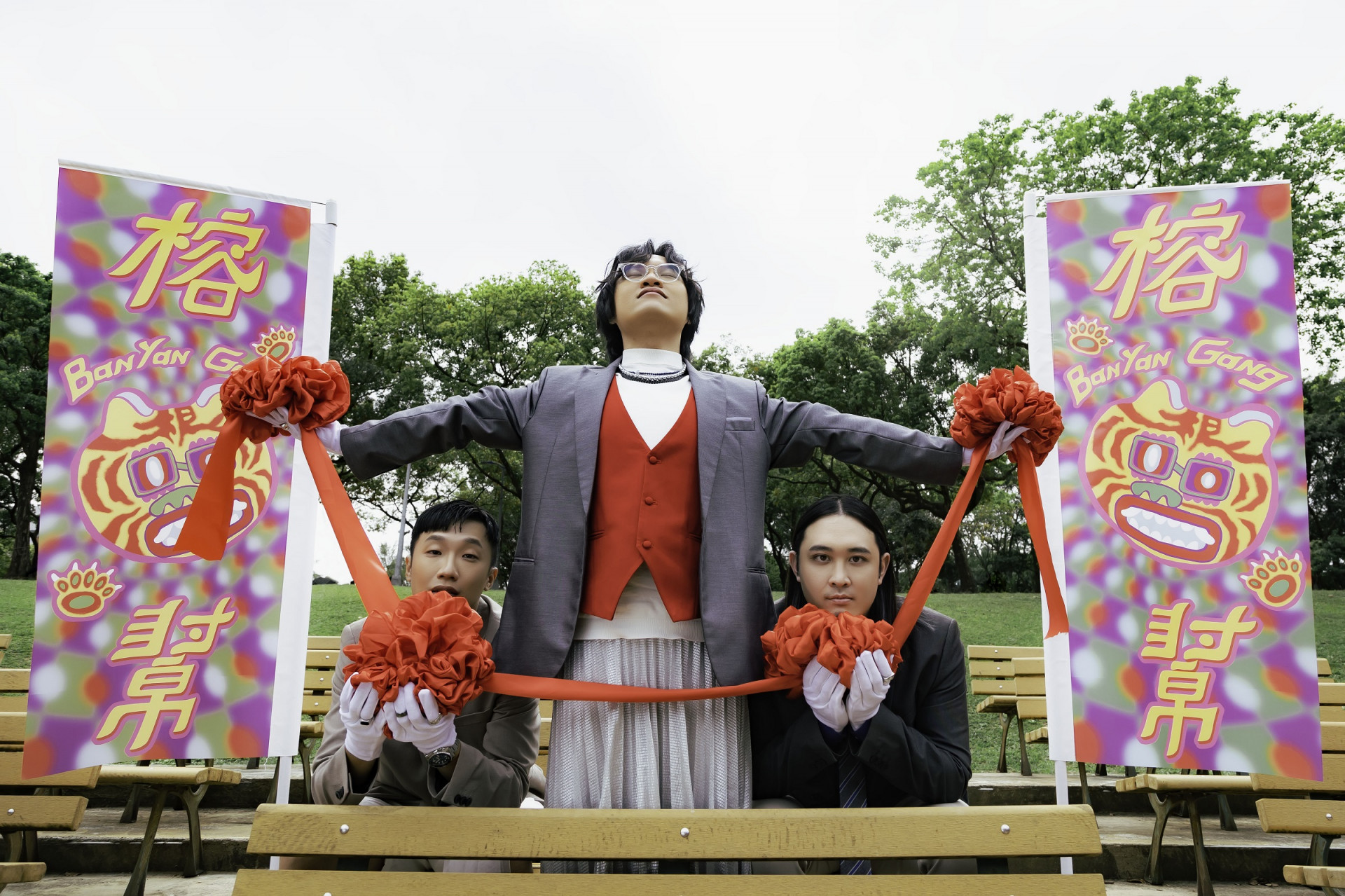 榕幫日前上網購買自己的二手專輯還約賣家面交,引起不少笑果