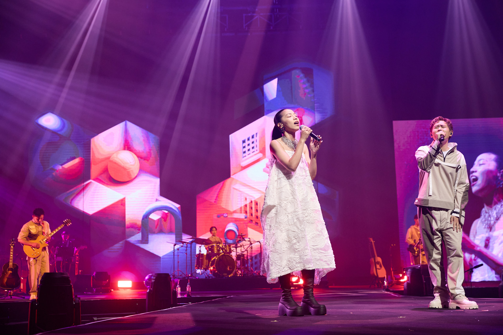 理想混蛋與洪佩瑜合作暖哭現場粉絲