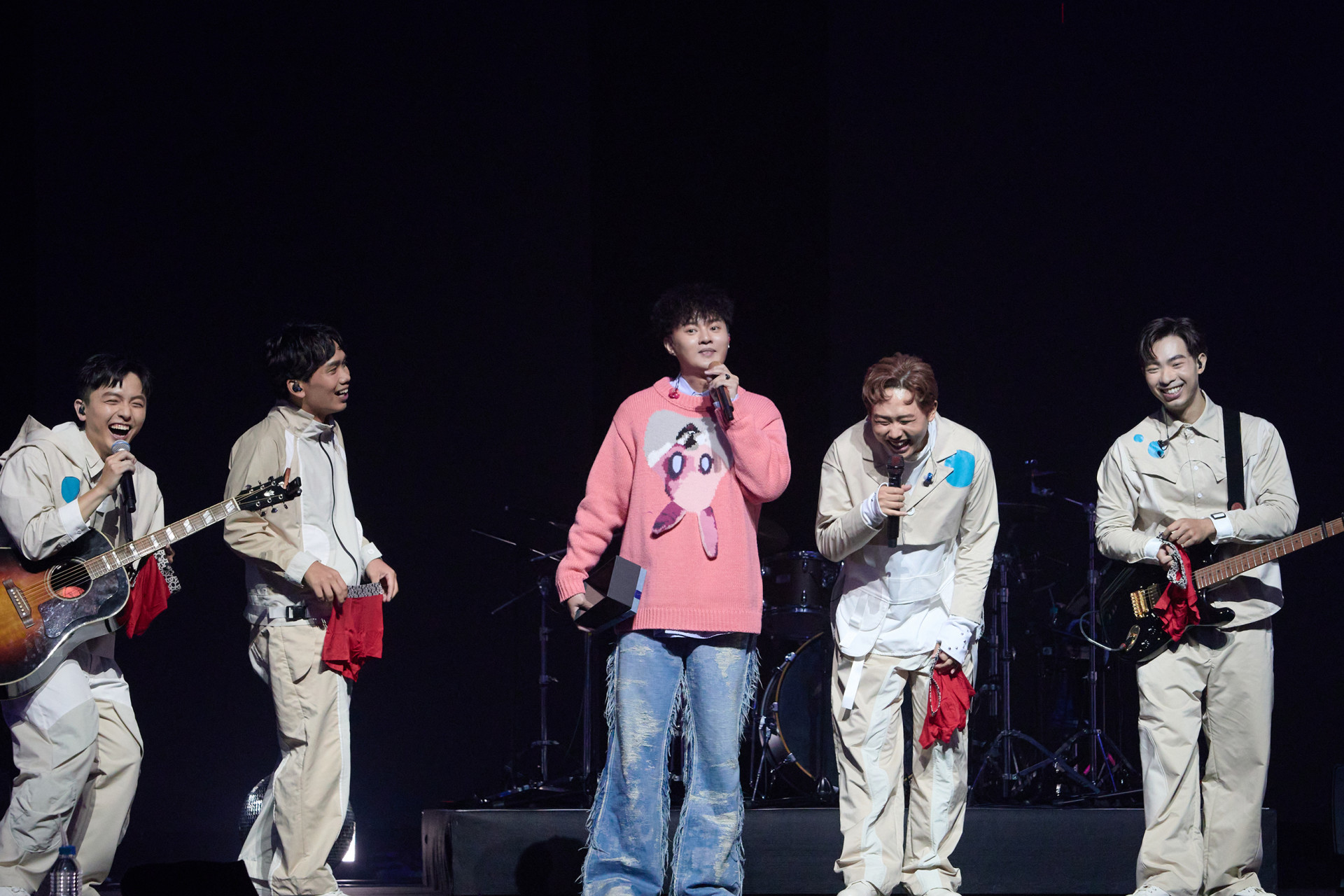 許富凱送上紅內褲祝理想混蛋敲金