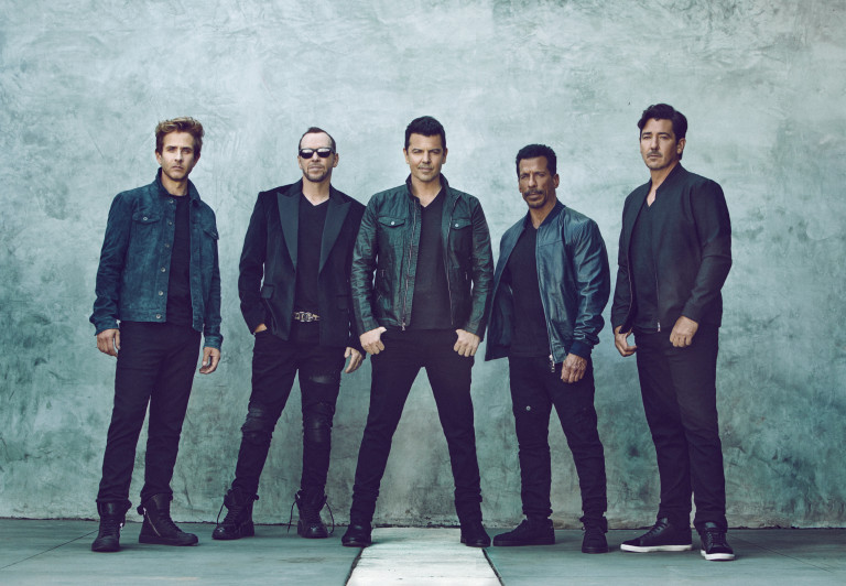 跨世代雙男團最強合體！「偶像天團始祖」街頭頑童攜手韓國男團 SEVENTEEN 合作 成為另類親子話題