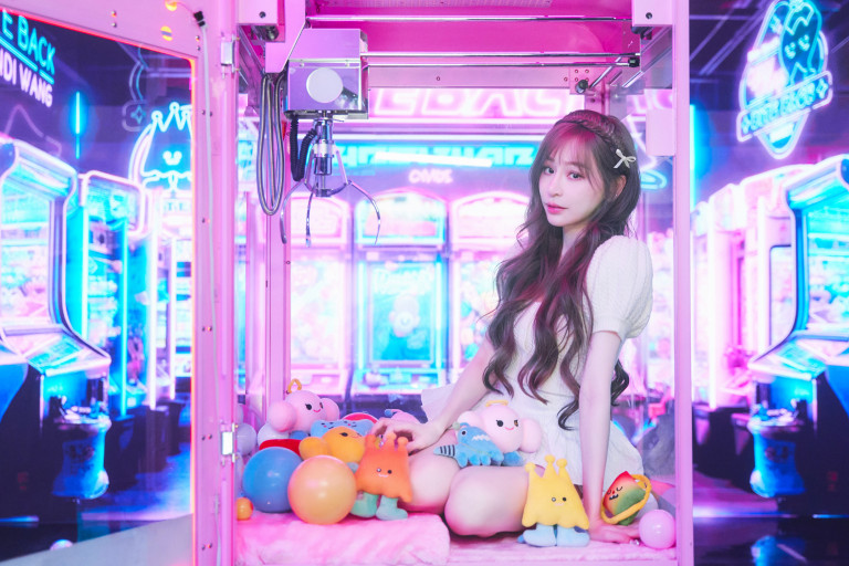 王心凌暌違五年強勢來襲！〈BITE BACK〉MV製作耗時180天 精心打造7場景 3D版王心凌維妙維肖