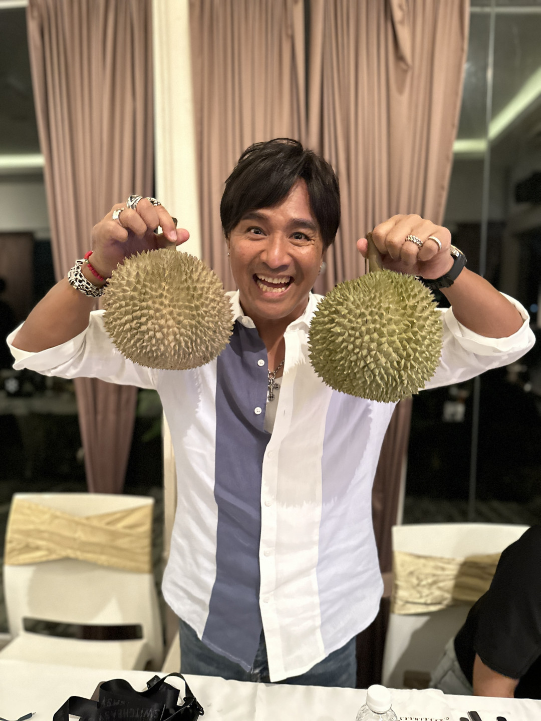 尤秋興榴槤單人照