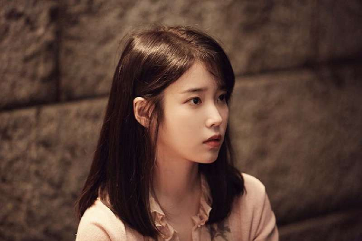 「義氣王」IU 時隔約九年為友情將獻唱<愛的迫降>OST!