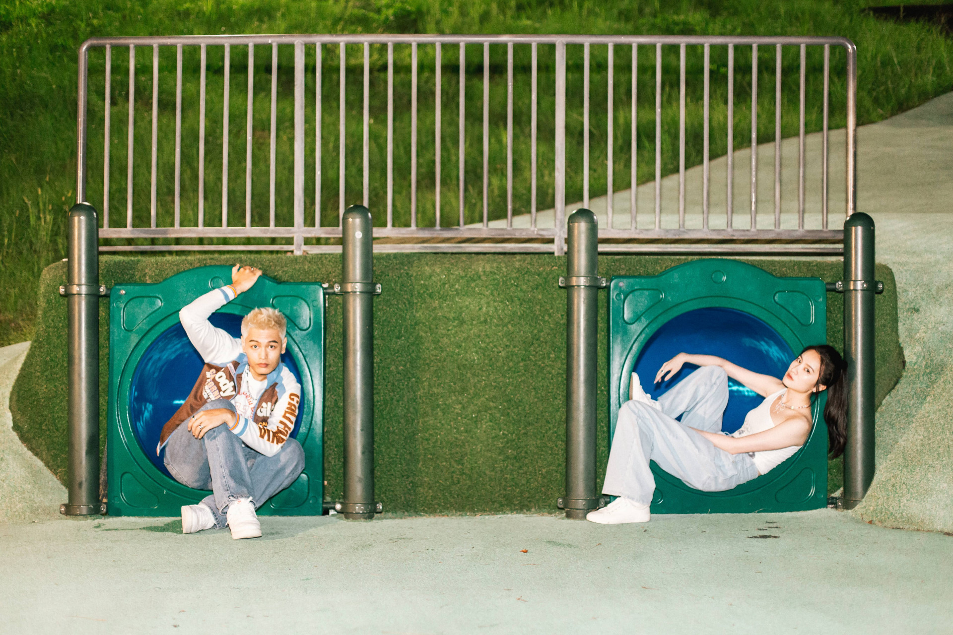 黃祝賢儒、那祈(左起)