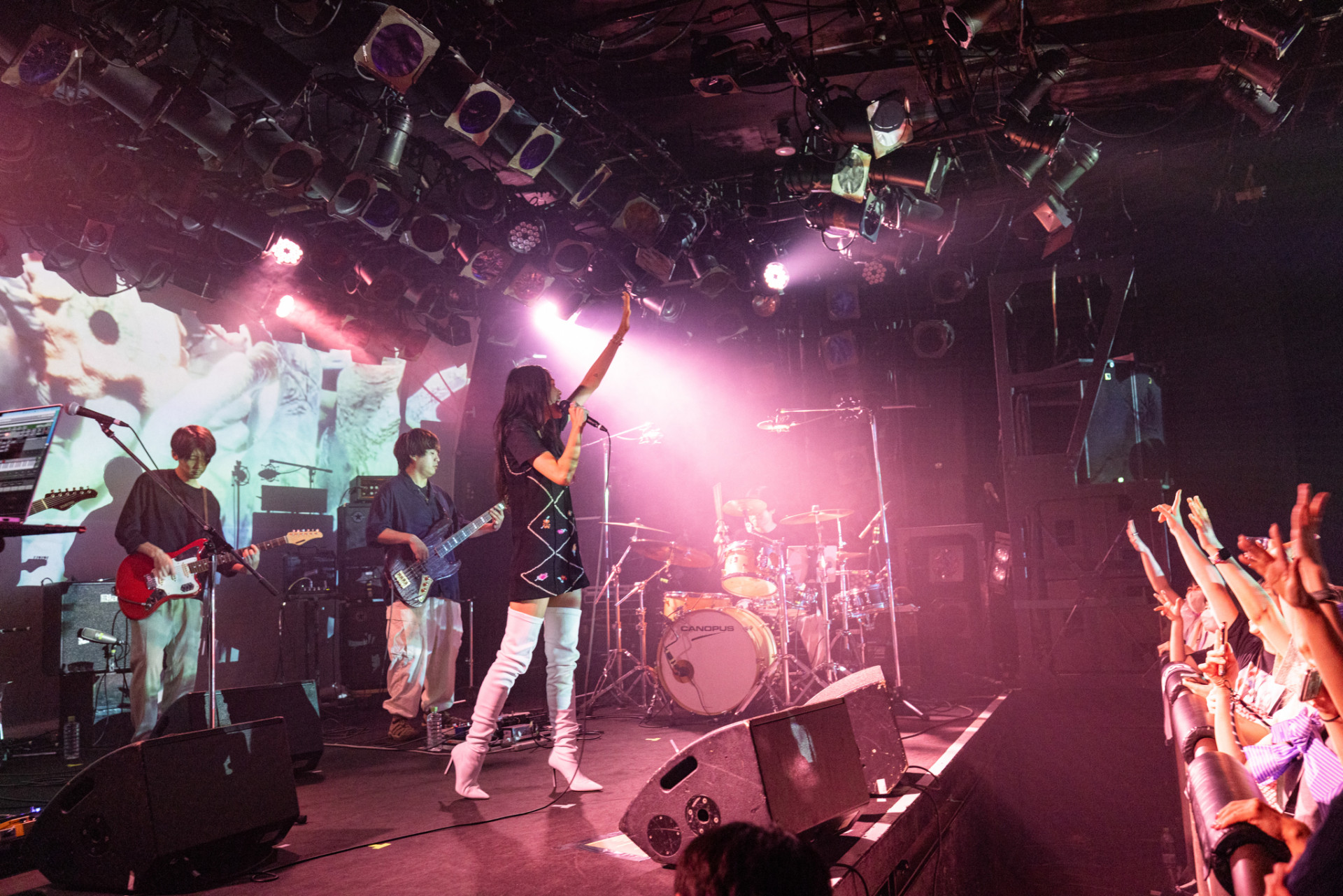 在日本演出的柯泯薰意外引起台下樂迷熱情支持