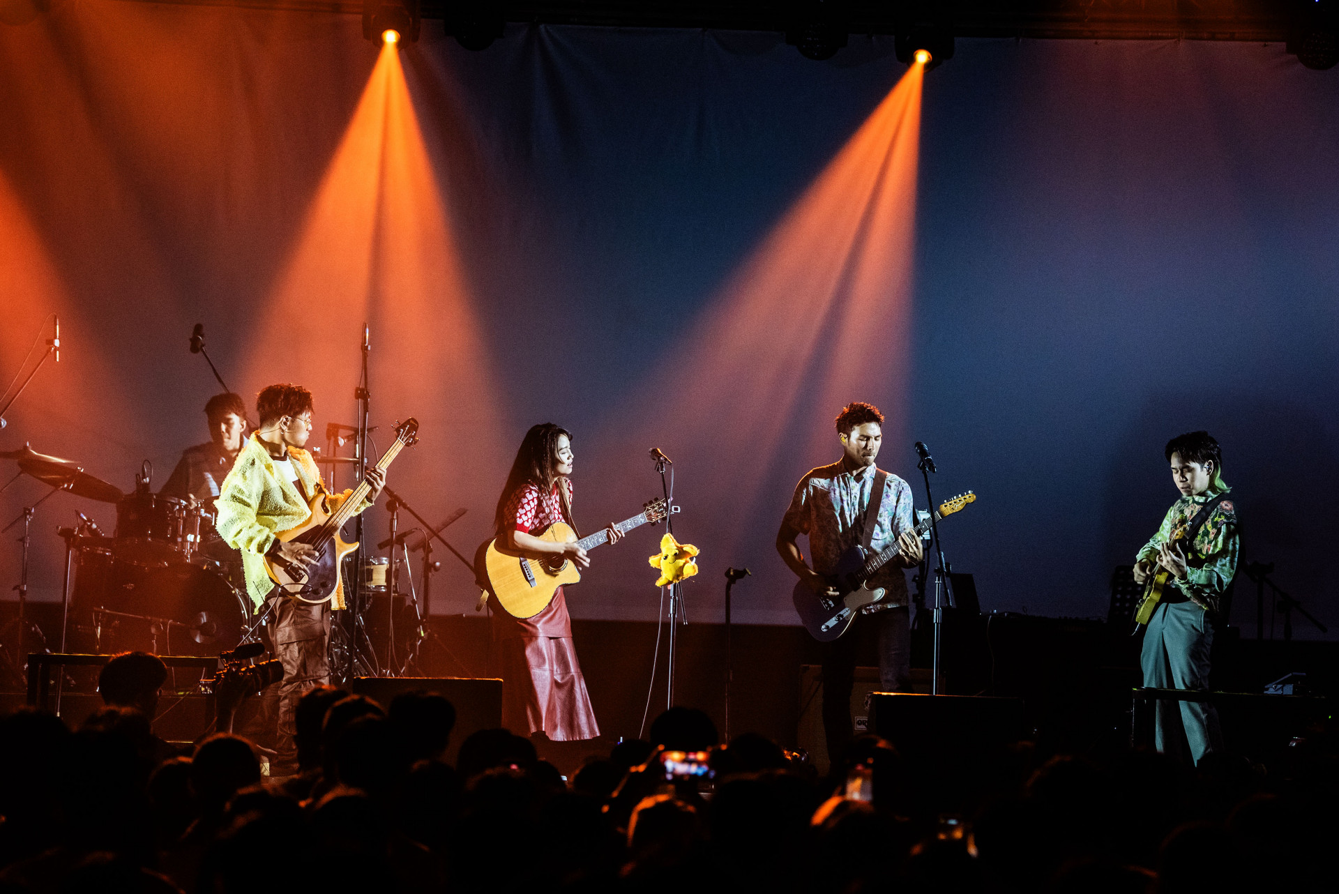 樂團力邀鳳小岳合力大飆吉他