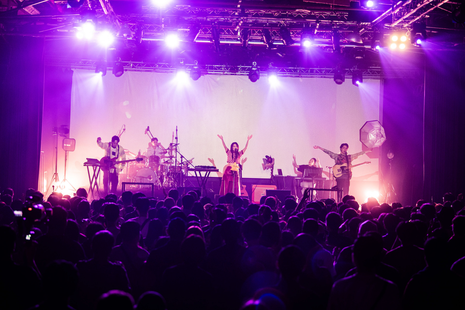 新生代樂團庸俗救星首次挑戰Legacy千人專場