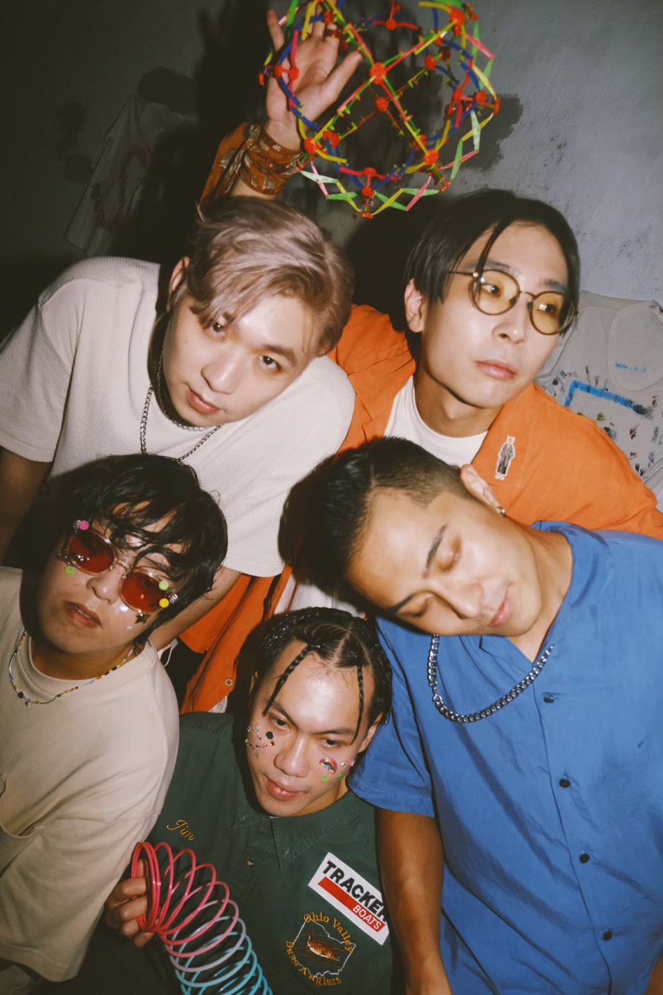 EP巡演台北場的演出嘉賓桑尼是曲風偏向Citypop以及Funk城市男孩，將與反骨的硬式搖滾摩擦出特別火花