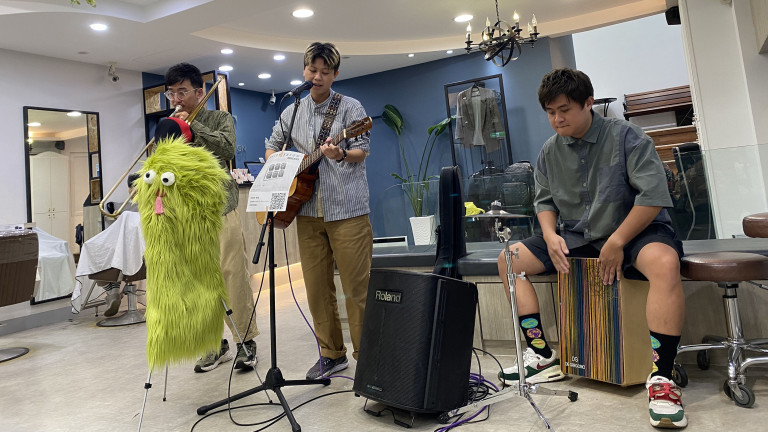 持續荒謬旅程，清醒夢舉辦新專場【Hairy Salon - 脫毛秀】