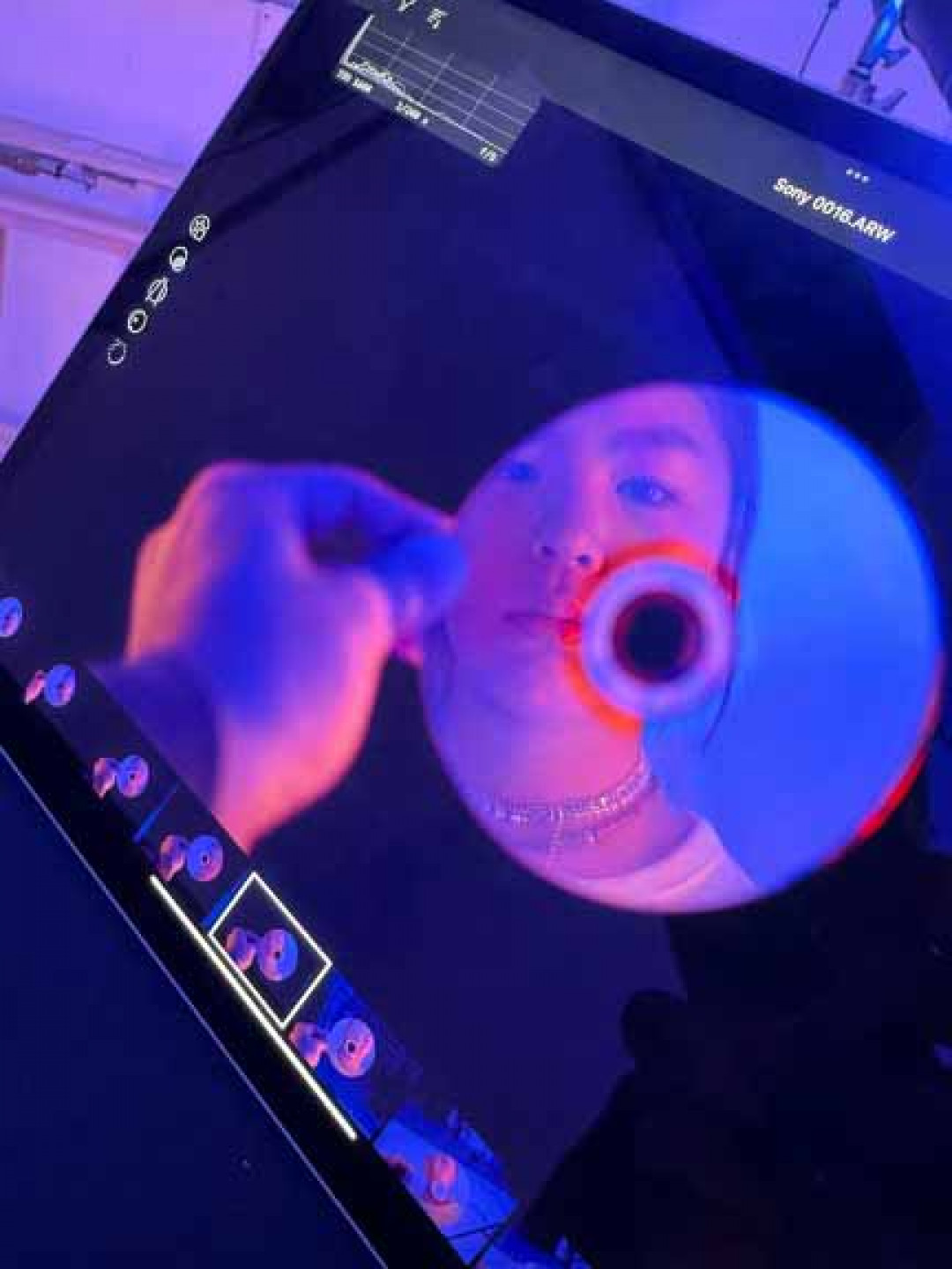 老莫女兒Mona拍攝單曲封面