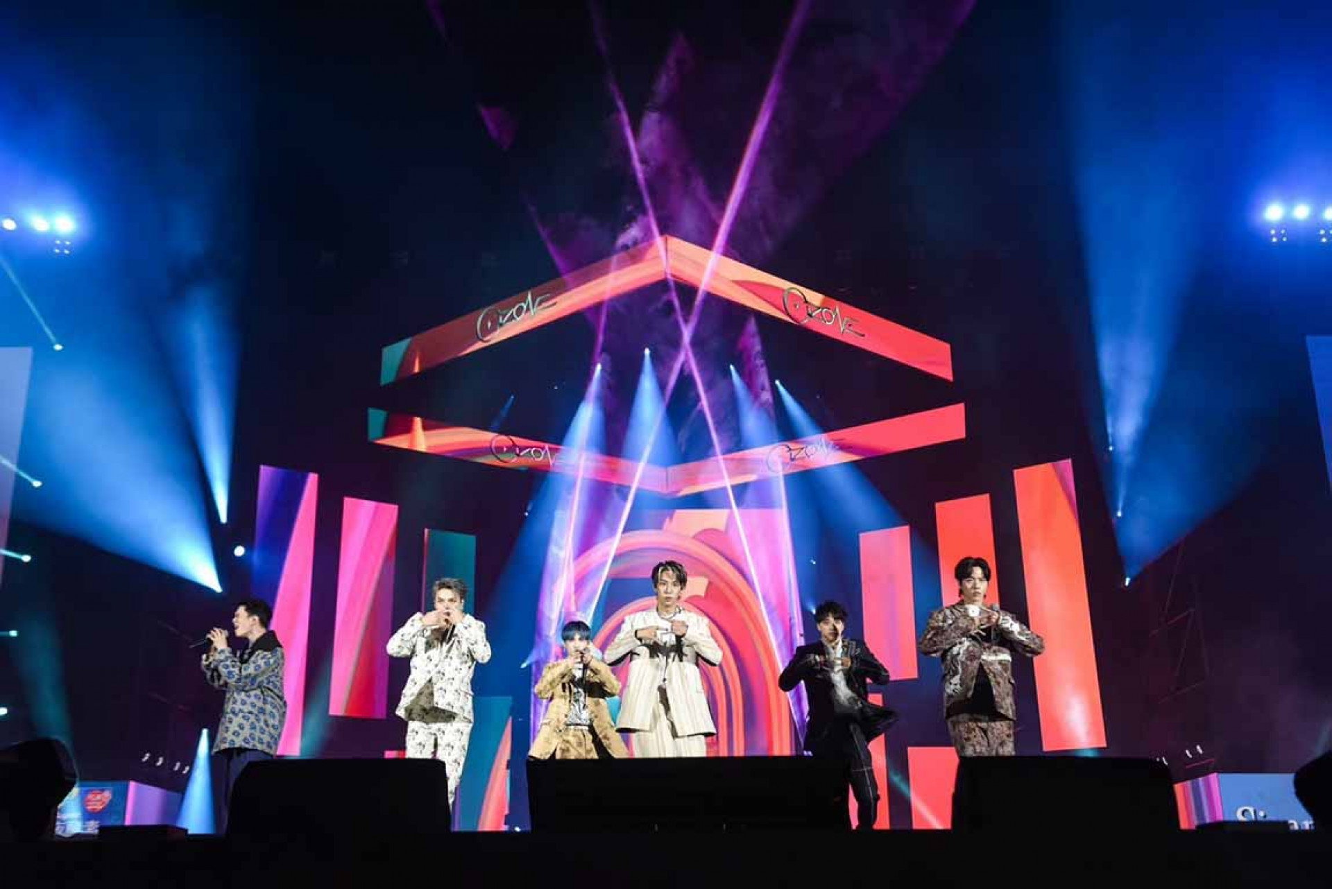 高雄跨年(照片民視提供) 左至右:子翔、哲言、祖安、煥鈞、文廷、佳辰