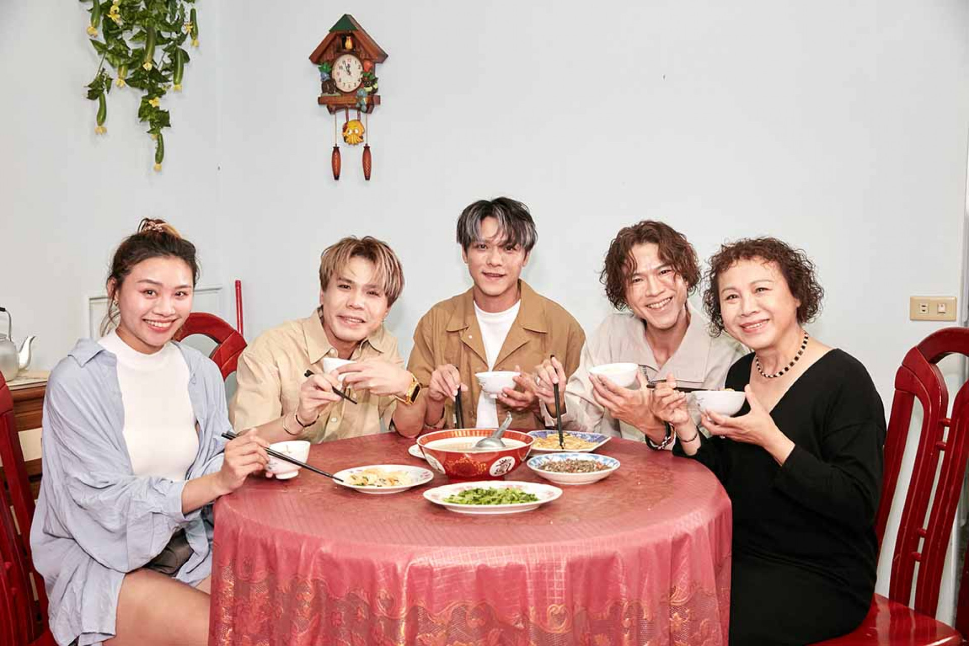 妹妹,鴻恩,邦葳,潤恩,媽媽