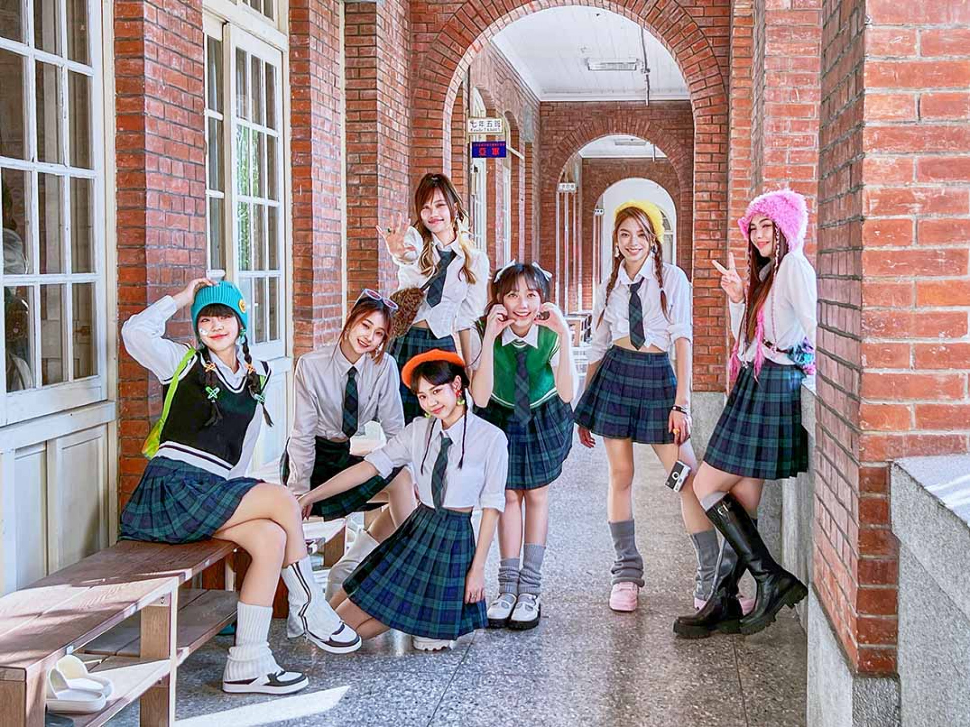 babyMINT 左起:丞妘 熙妍 萩璇(上) 品妡(下) 栩栩 粼粼 Vikky 2