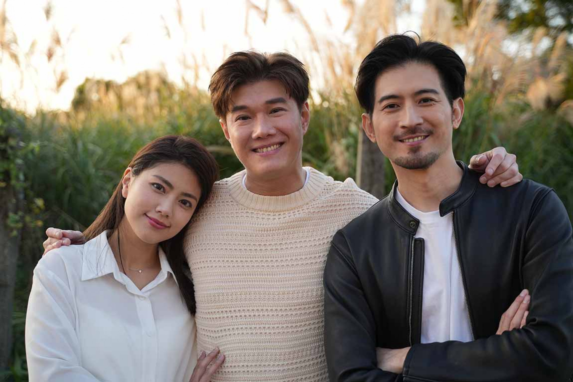 張與辰《誤入歧途》MV邀請圈內好友言明澔擔任男主角(圖右)、女主角游靜欣(圖左)演出感情戲。(照片提供:米豆國際娛樂有限公司)