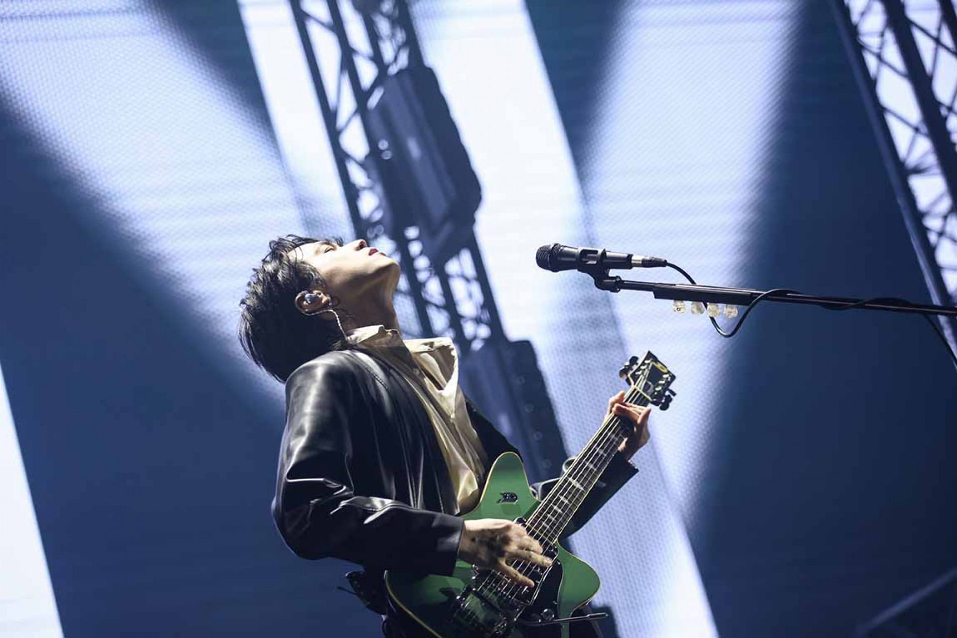 主唱兼吉他手嘟嘟01