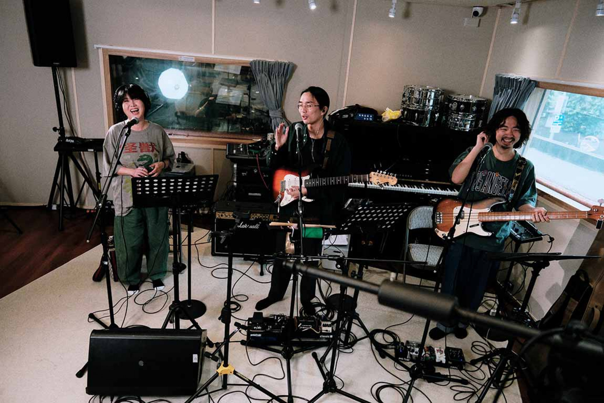 苗可麗在練團時妙語如珠,把百合花逗得哈哈大笑