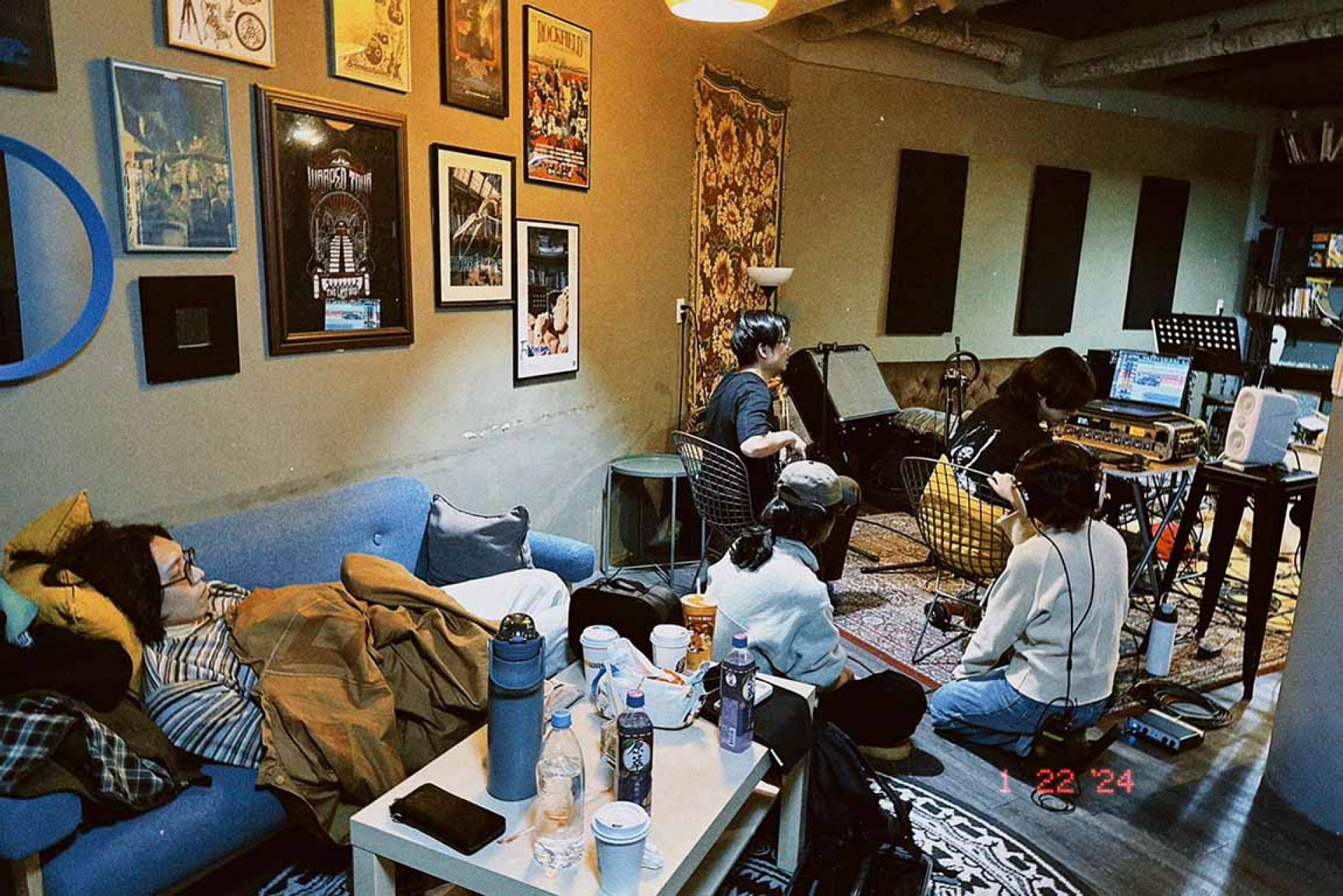 Yokkorio與製作團隊的合照(左起:鄭敬儒、杜哲欣、楊士暄、洪俊程、Yokkorio)