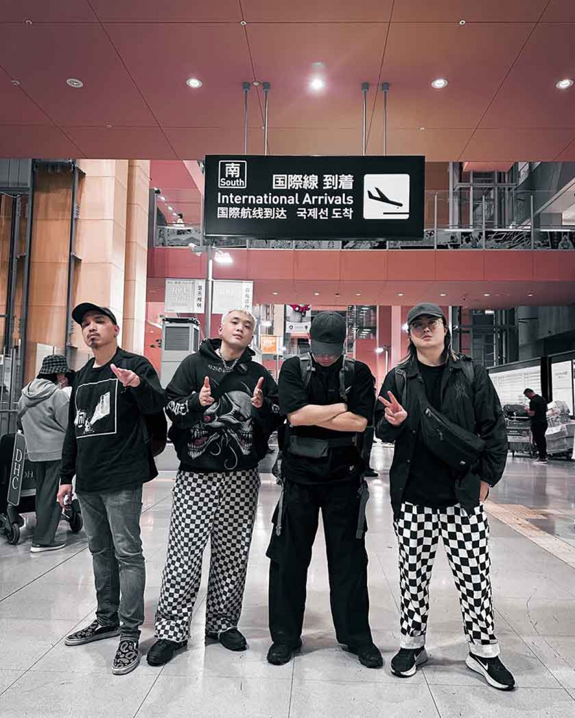 巡迴演出結束後吉他因故無法上飛機留在日本-血肉果汁機回國後直呼「好緊張」